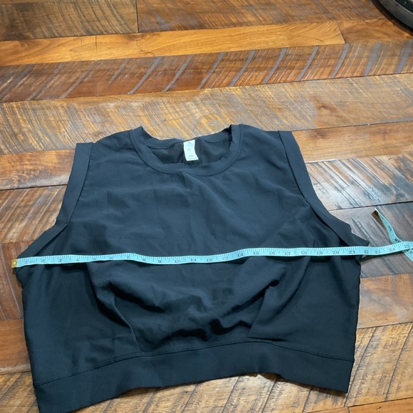 Halara Crew Neck Cropped Tank - Picture 5 of 5